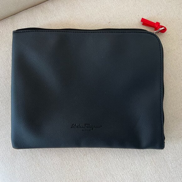 Salvatore Ferragamo Perfume Magnifica Zippered Black Cosmetic Case - Picture 1 of 8